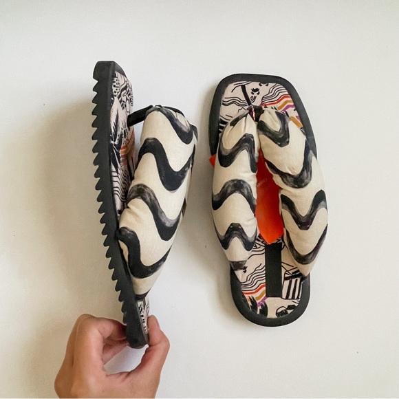 Farm Rio Stripes Puffy Flip Flop - Picture 3 of 9